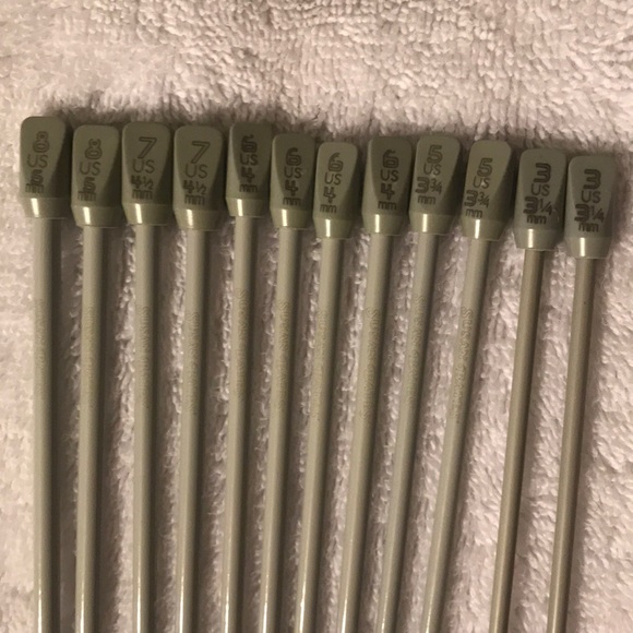 Bundle of knitting needles (various sizes) - Picture 1 of 2